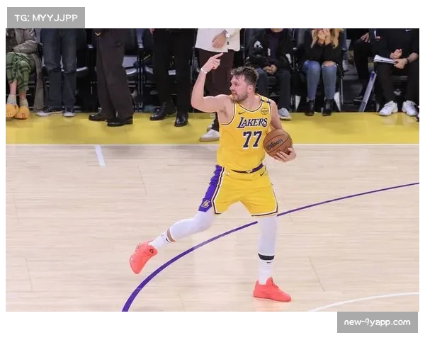 东契奇对马刺关键时刻连得8分助湖人稳住胜局 东契奇对马刺关键时刻连得8分助湖人稳住胜局