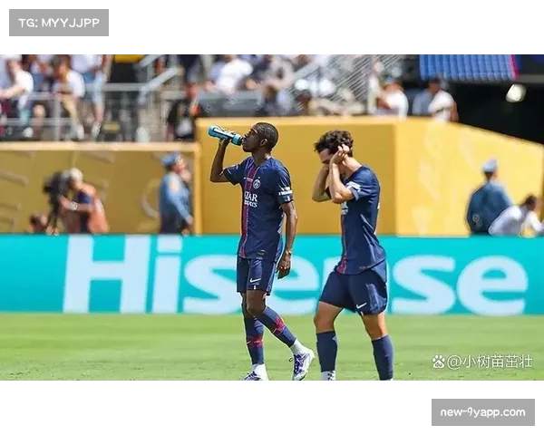 皇马左路重叠引发防守崩坏,卡马文加内收补位暴露肋部 皇马左路重叠引发防守崩坏,卡马文加内收补位暴露肋部