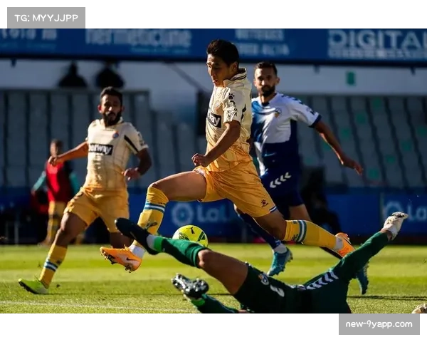 布赖代合作客场5-3-2阵型显效 边路传中战术击穿阿尔纳泽马密集防守